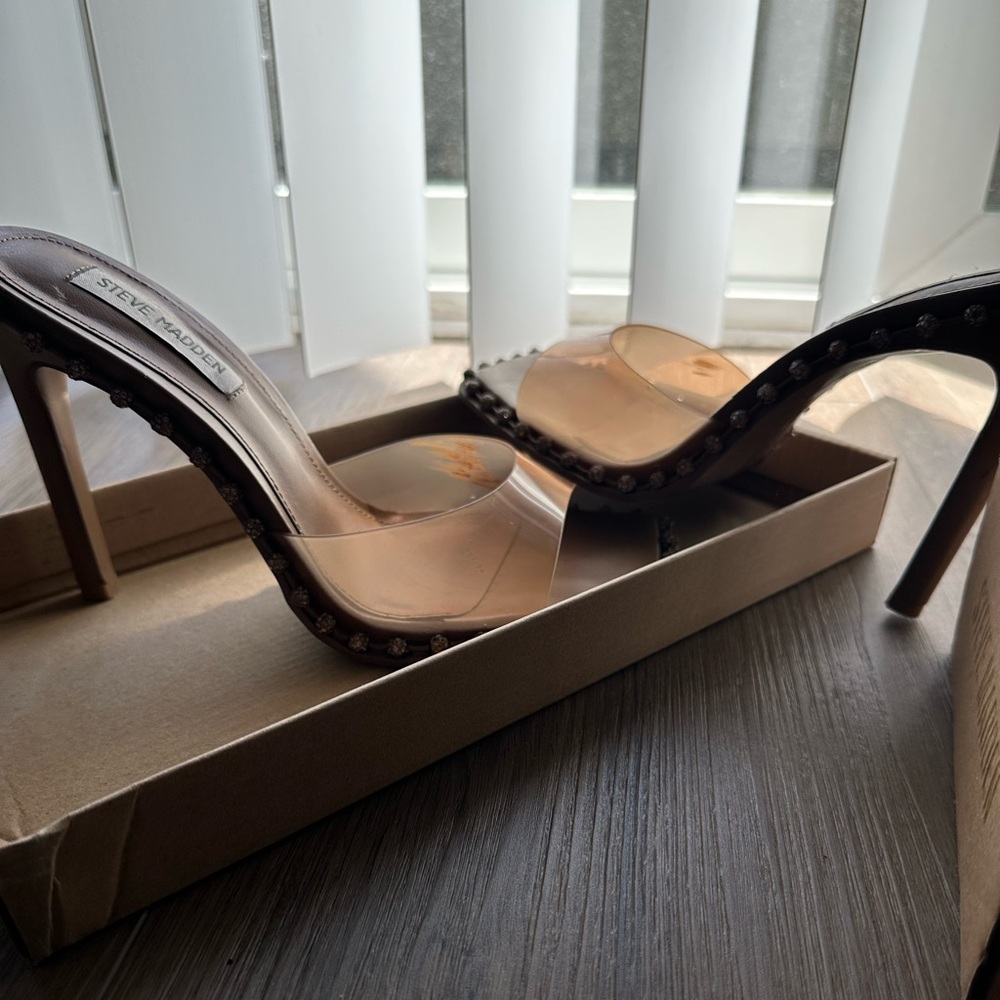 7.5 Steve Madden. Pre owned tan heels